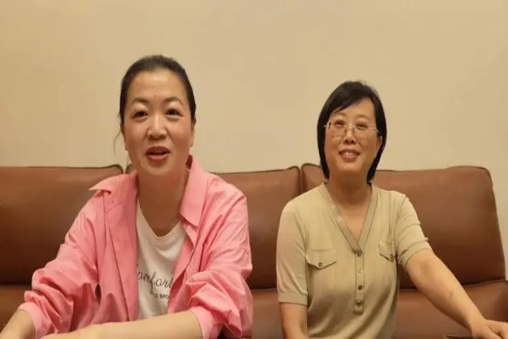 王女士与同伴在宣恩县文旅局长家中